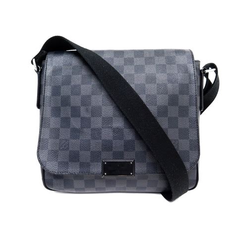 sacoche louis vuitton district mm|sac Louis Vuitton soldes.